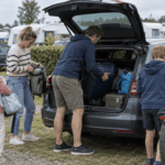 Een gezin is op vakantie in Nederland